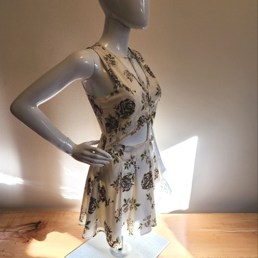 Proof Eggwhite Floral Jumper / Romper Medium - Picture 2 of 12
